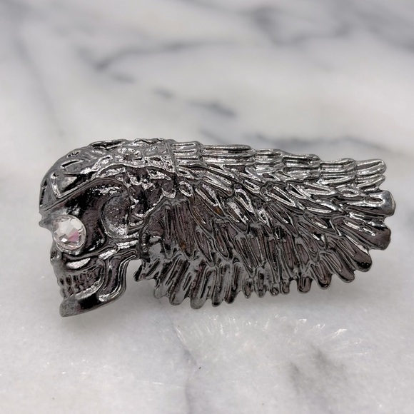 Metallic‎ Silver Color SKULL & Feather Duo Finger/Knuckle Ring with Crystal Eye - Picture 1 of 4